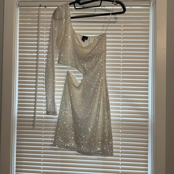 Windsor Homecoming Dress - Picture 1 of 4